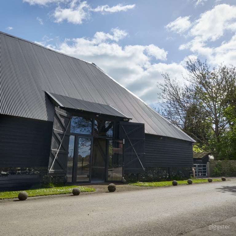 The Black Barn — 300 years of beauty 