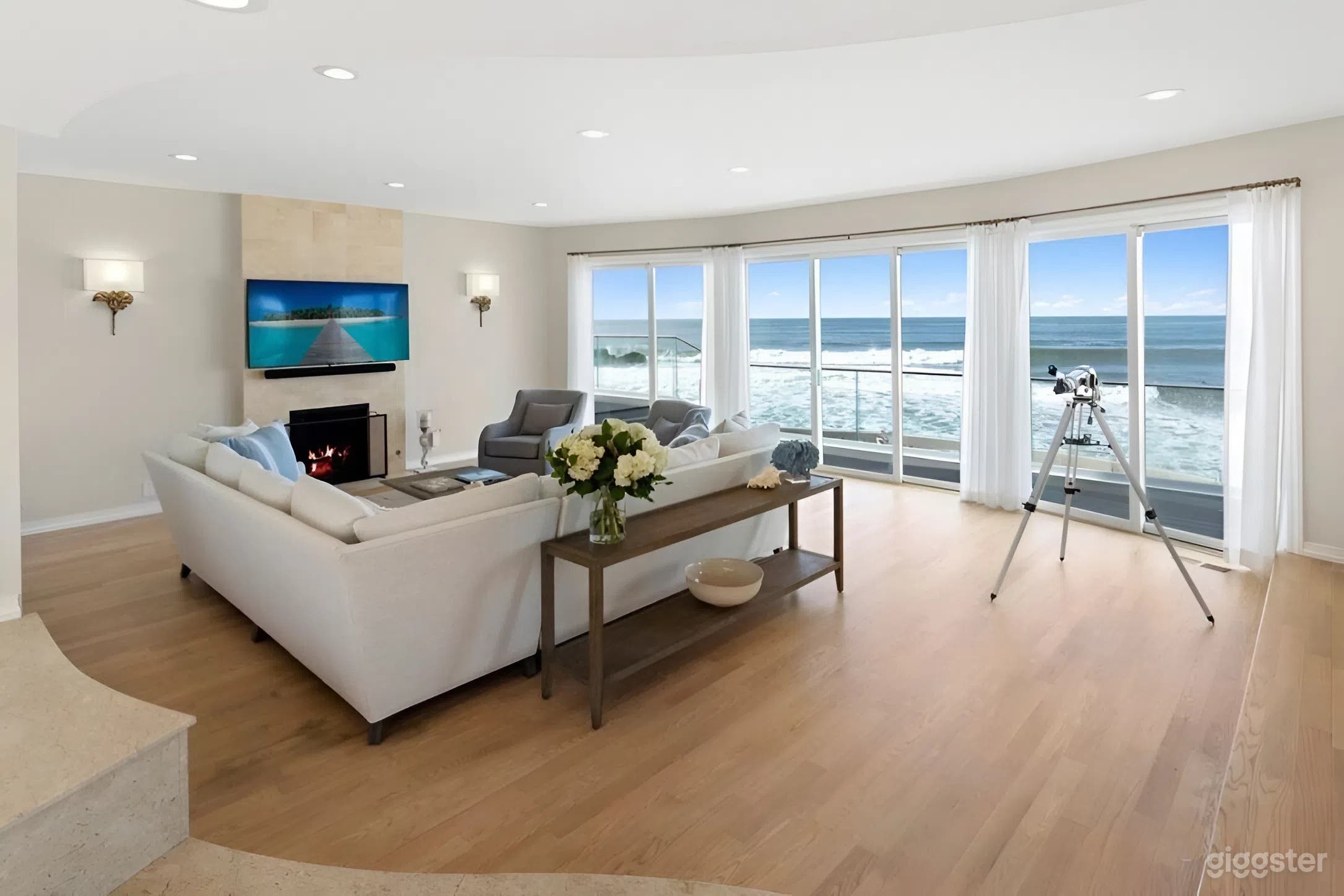 La Jolla Oceanfront Escape at Windansea Beach Photo 4