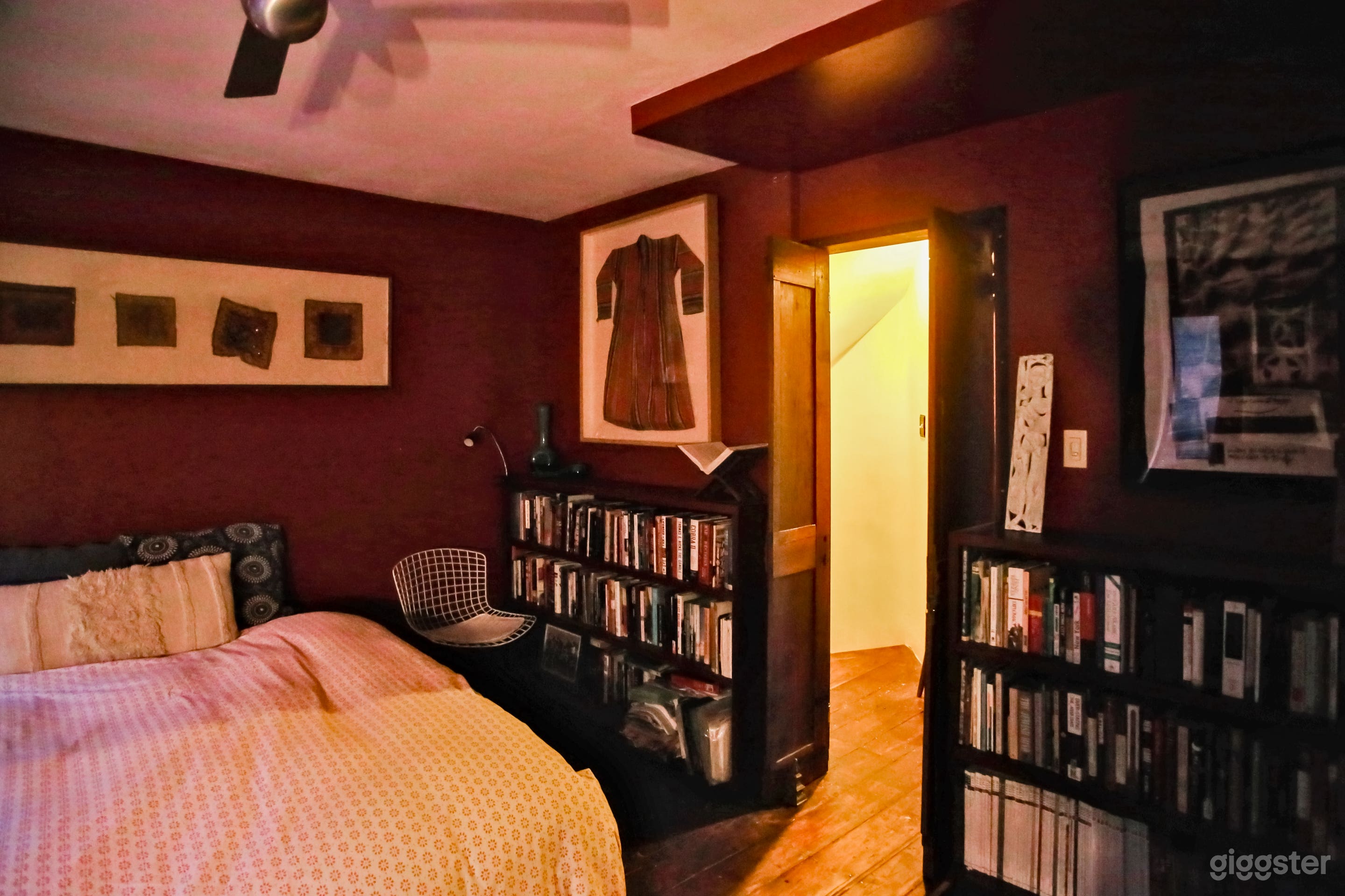 Vintage Townhouse with Spiral Stairs and Library Photo 4