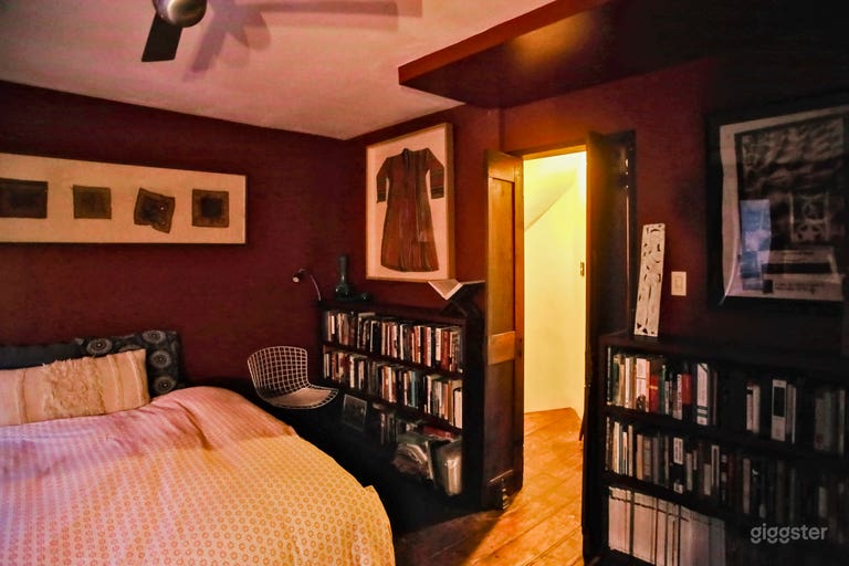  Vintage Townhouse with Spiral Stairs and Library 
