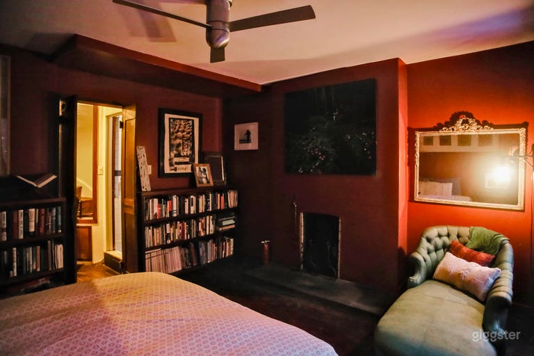  Vintage Townhouse with Spiral Stairs and Library 