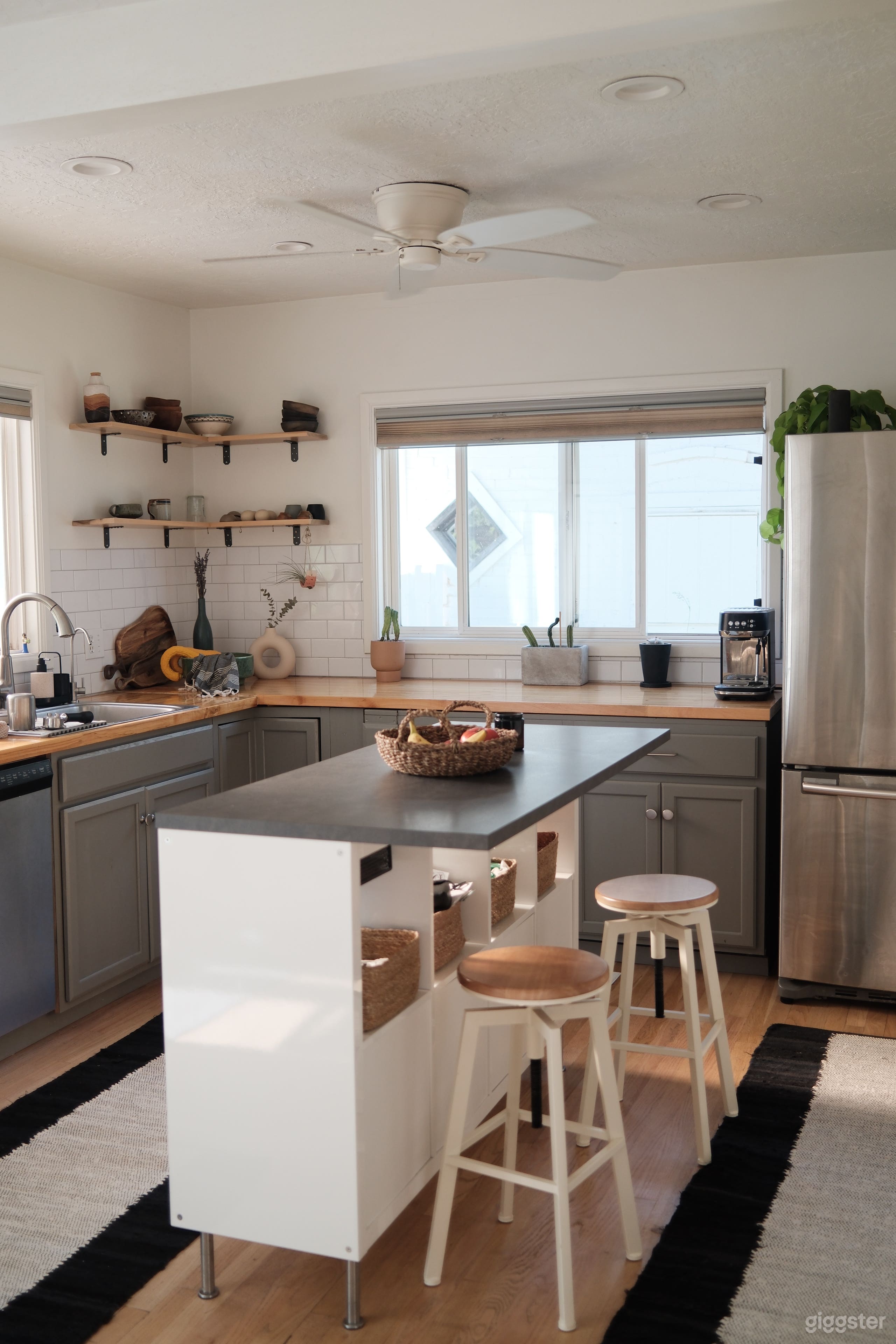 Minimalist & well-decorated home with tons of natural light Photo 1