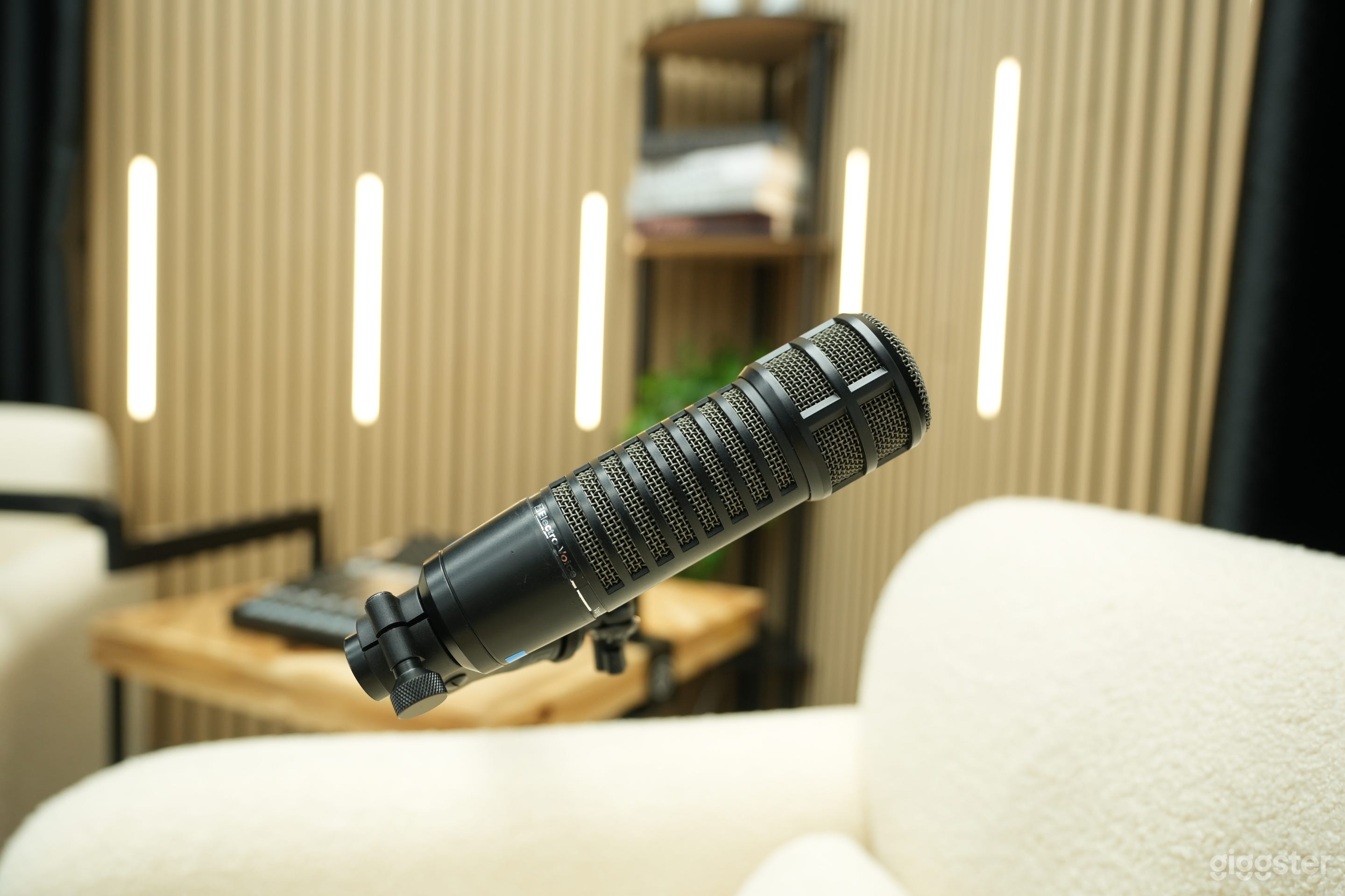 Cozy Corner – Modern Podcast & Content Studio Photo 2