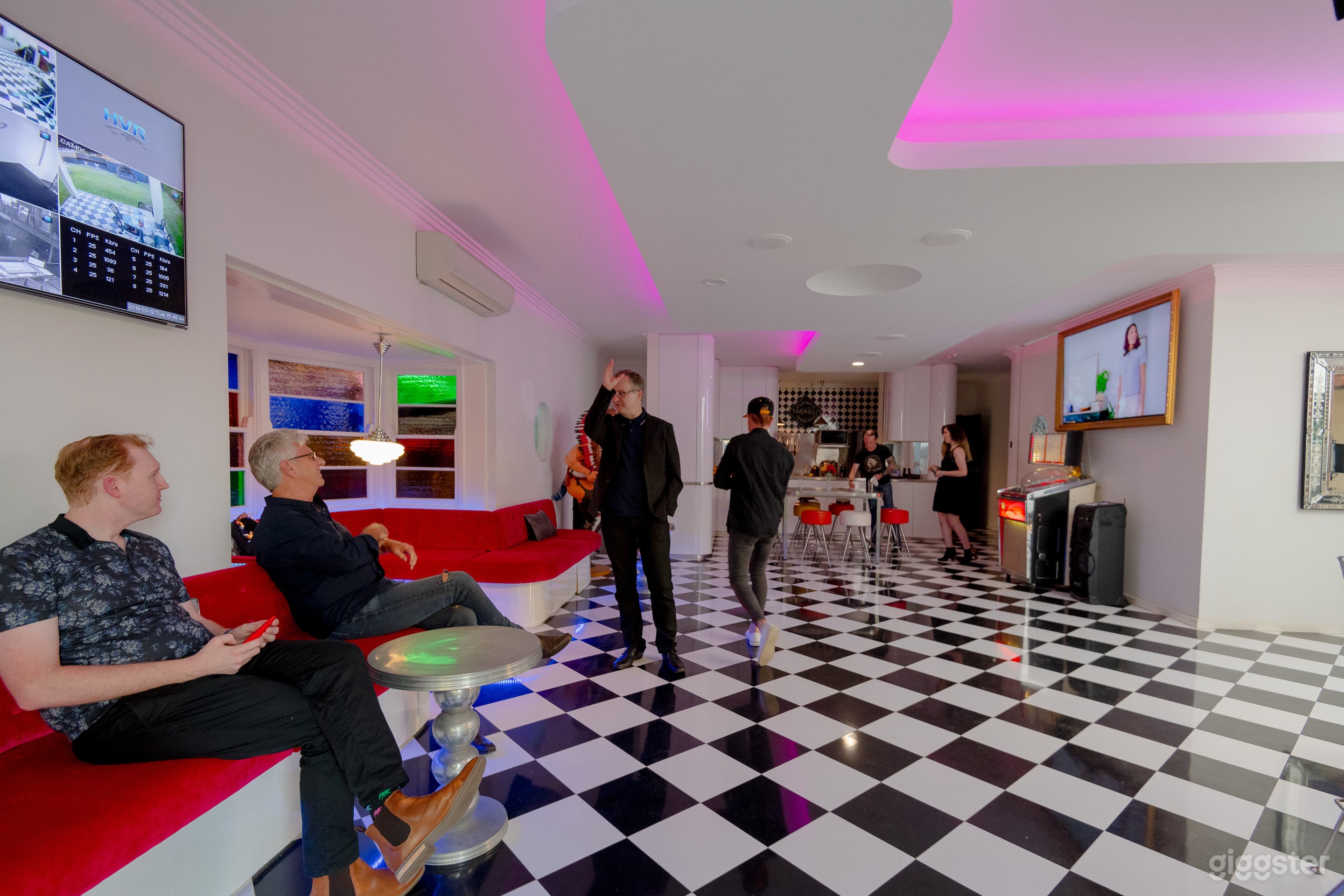 Buyout-Film & Post Production Luxurious Facility Photo 4