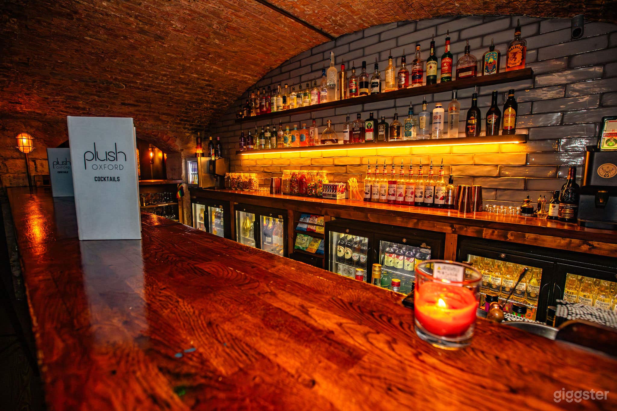 Nightclub &amp; Cocktail Bar In Central Oxford Photo 3