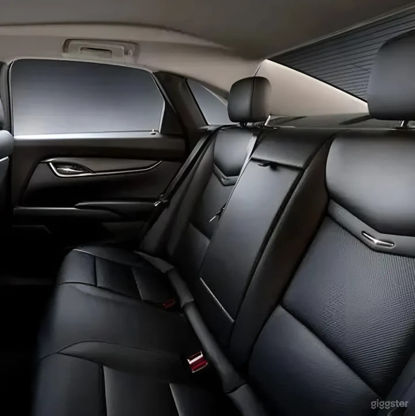 3 Pax Cadillac XTS Photo 2