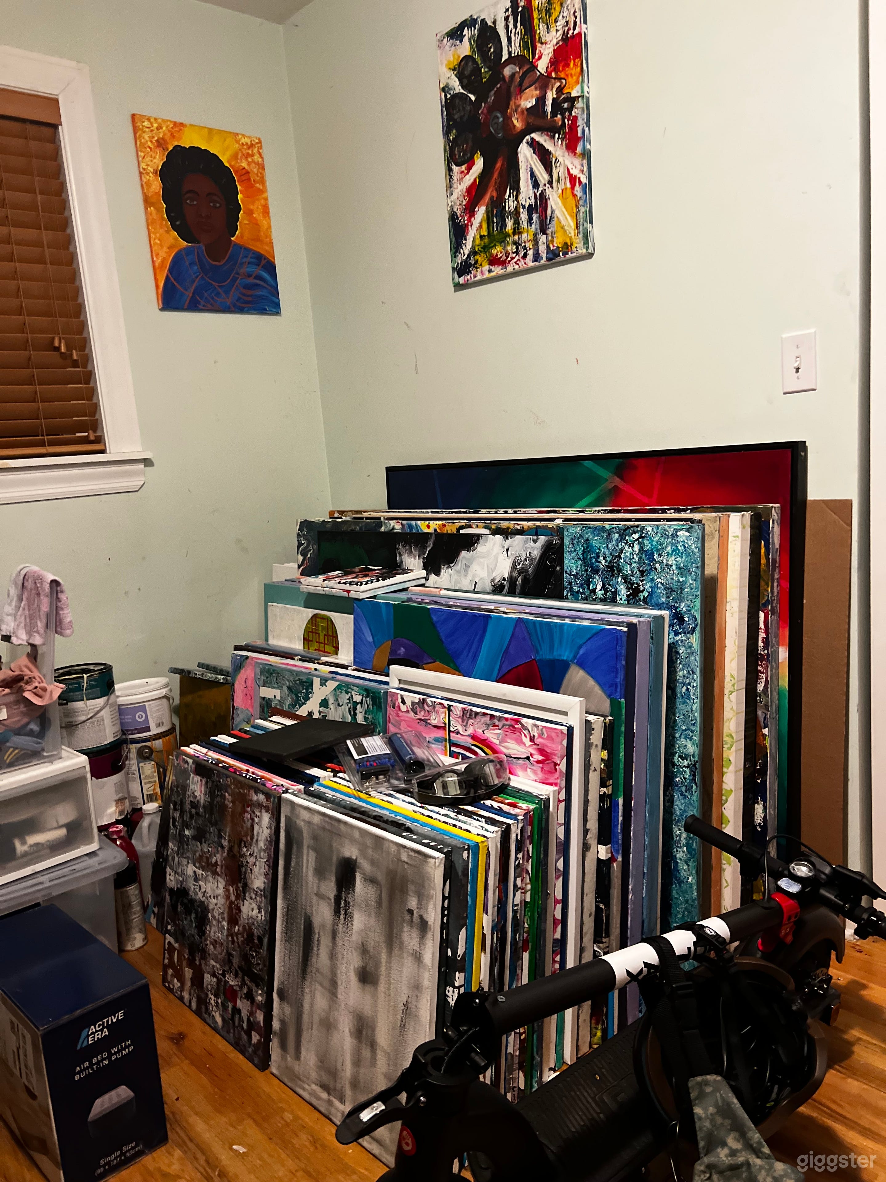 Artist House dance painter writer Photo 4