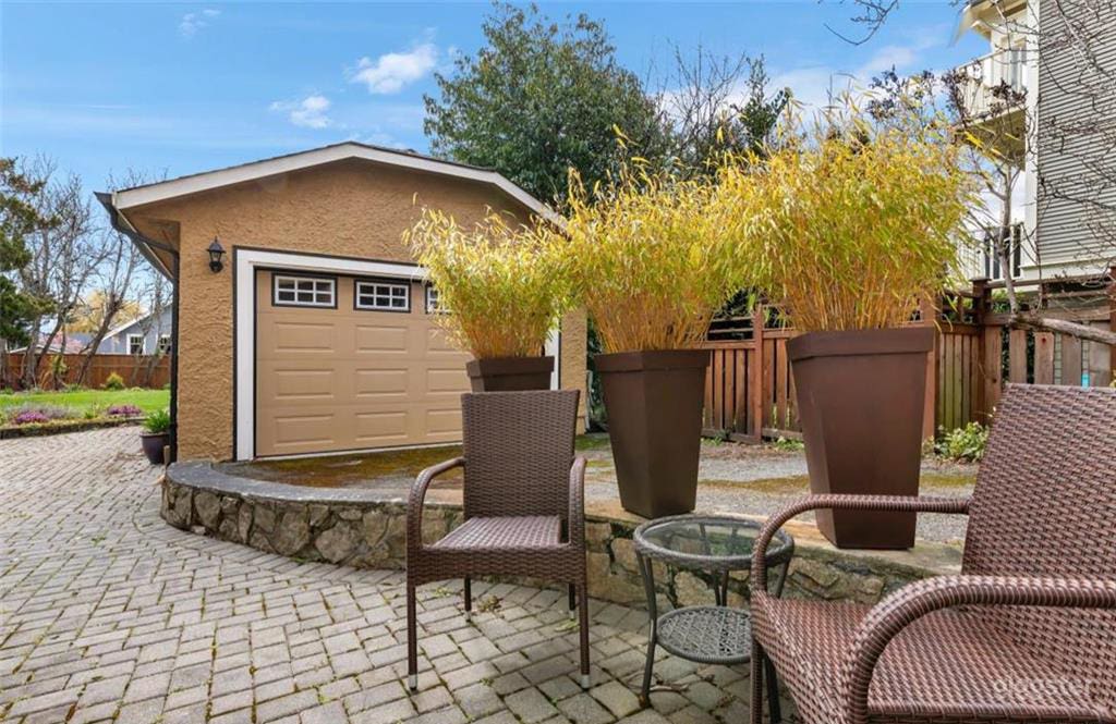 Converted Garage Studio Space Photo 1