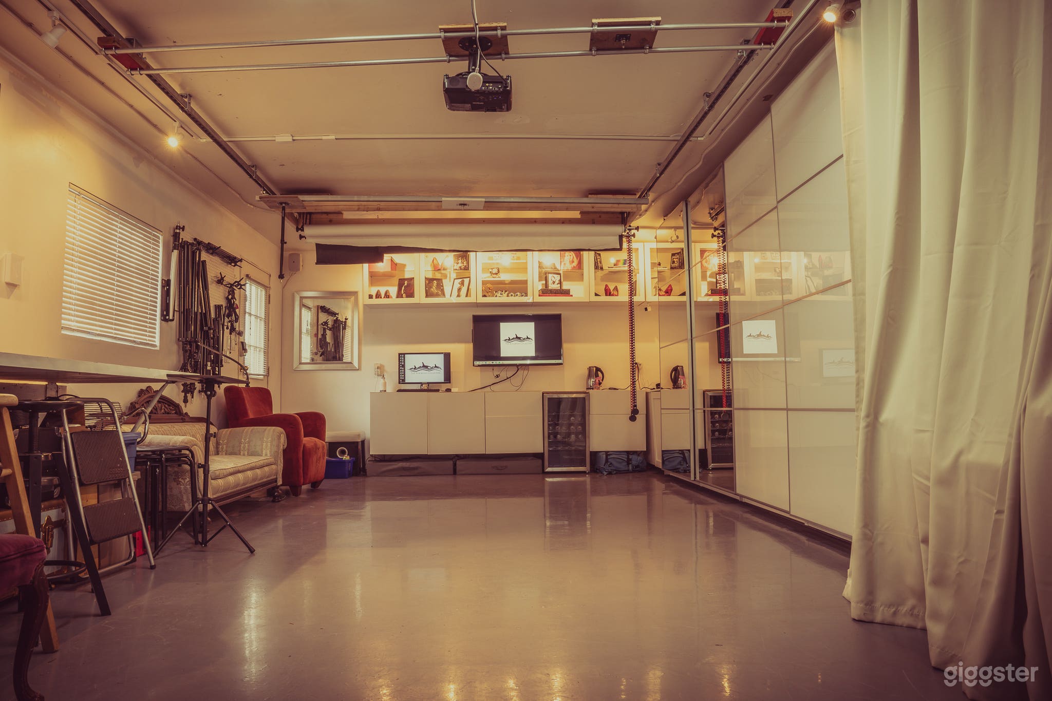 Converted Garage Studio Space Photo 2