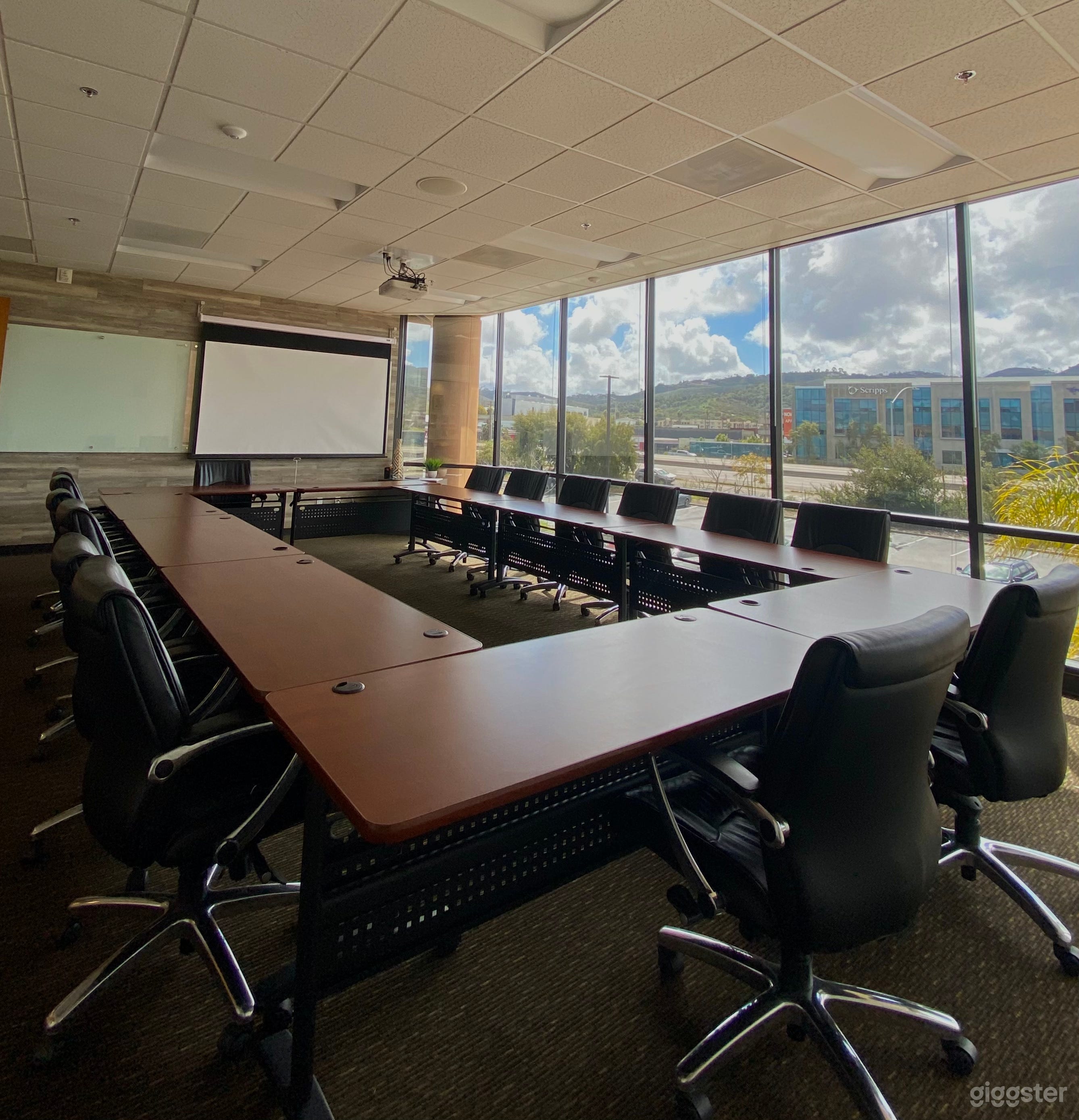 Executive Conference Room with a View Photo 3