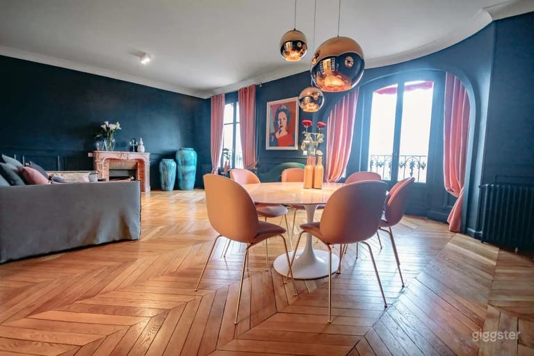  Chic Apartment with Iconic Eiffel Tower View 