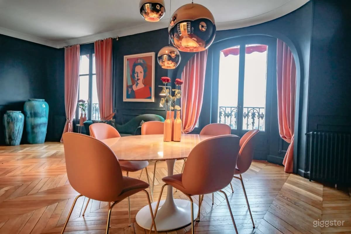 Photo de Appartement chic avec vue emblématique sur la Tour Eiffel 2