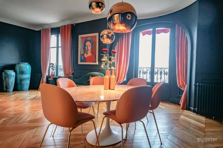  Chic Apartment with Iconic Eiffel Tower View 