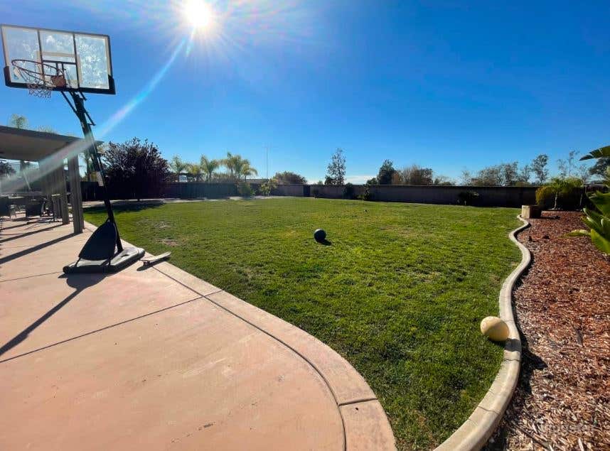 ✨ Beautiful Suburban Model Home | Expansive Front  Photo 4