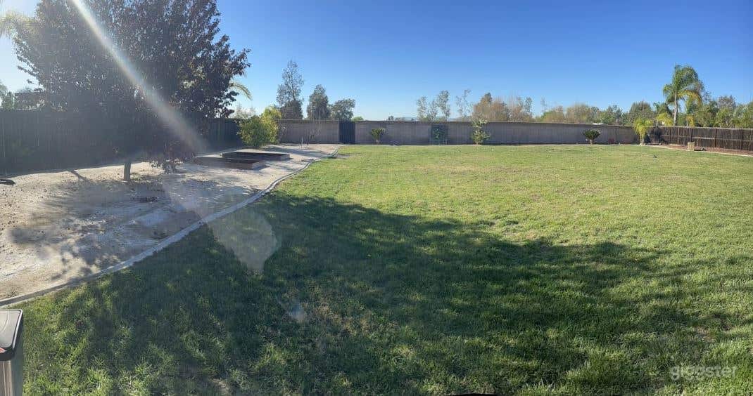 ✨ Beautiful Suburban Model Home | Expansive Front  Photo 3