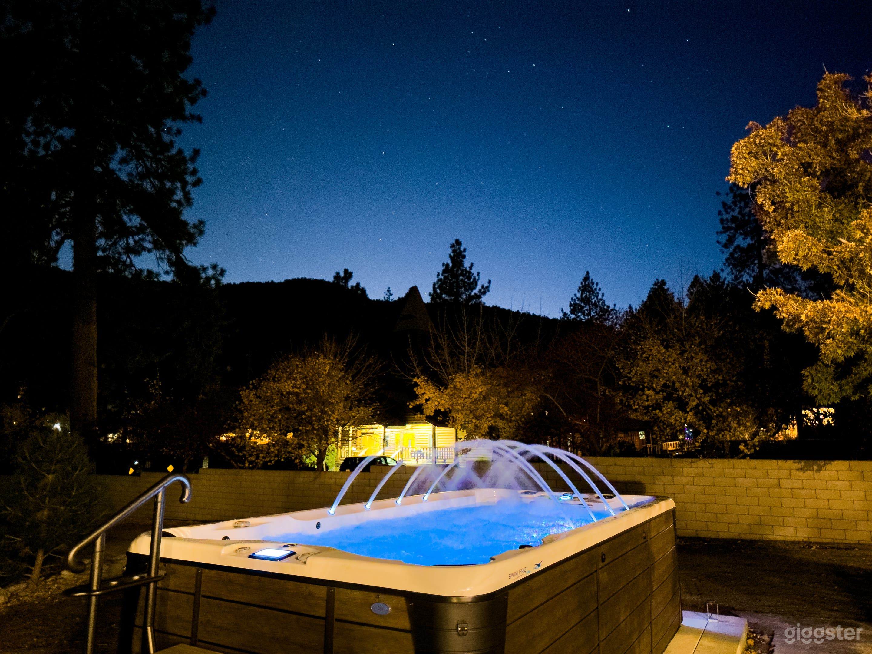 Wrightwood Castle: Spa, Library, Bar, Retro Arcade Photo 2