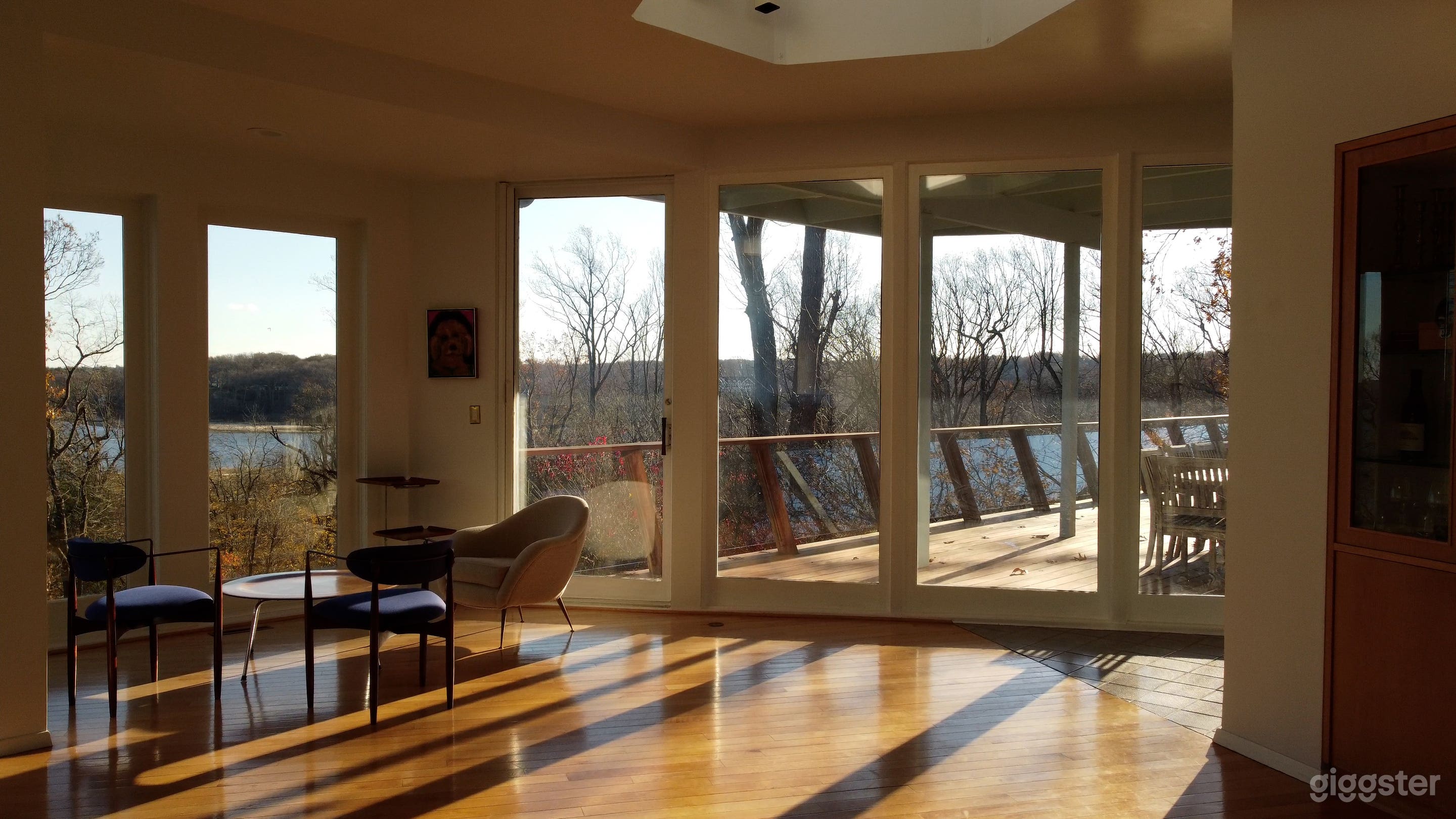 Mid Century Modern Home w/Spectacular Water Views Photo 2