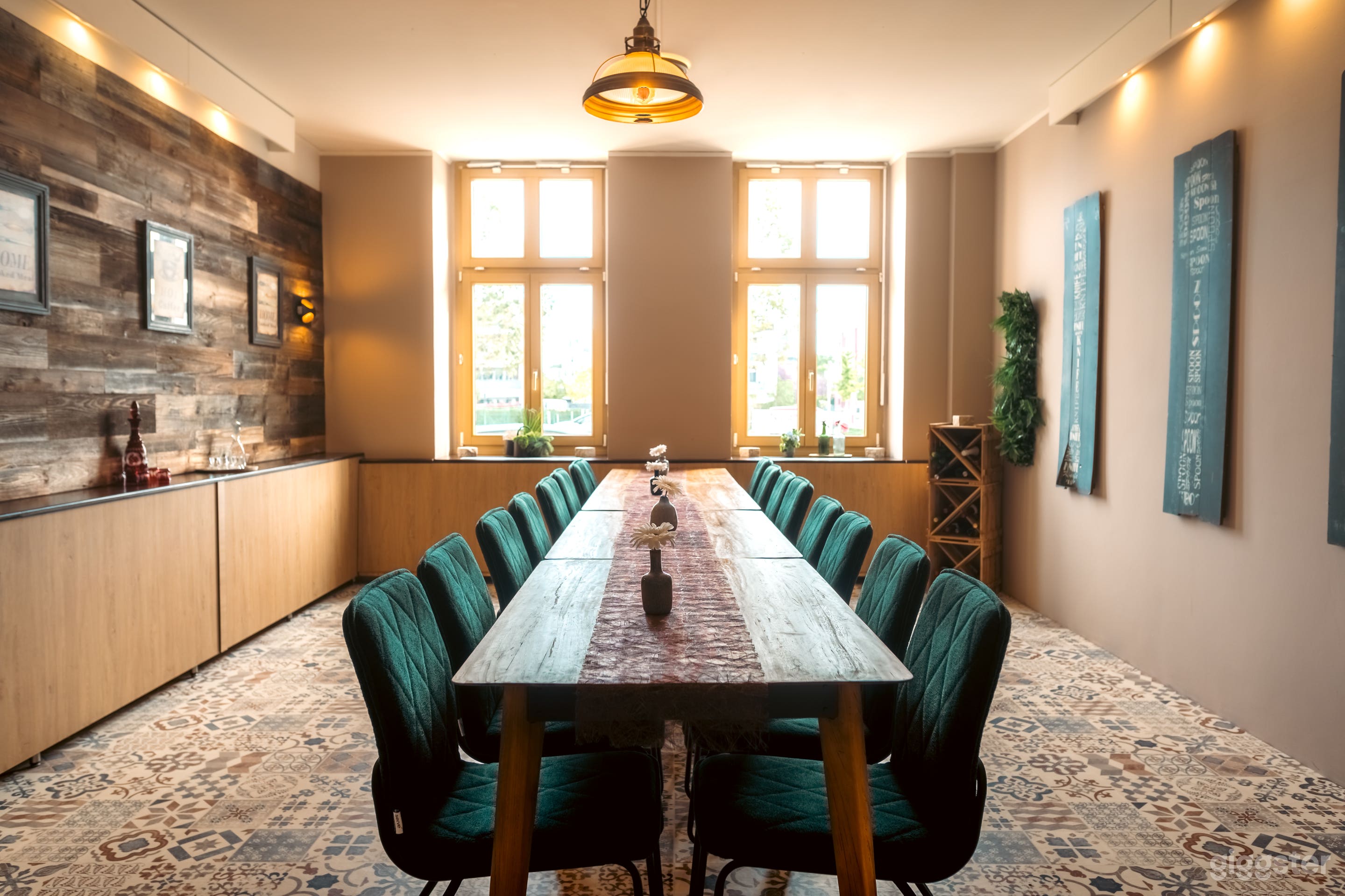 Eleganter Veranstaltungsraum mit Catering-Buffet in Magdeburg Foto 1