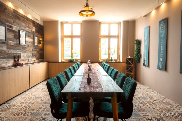  Eleganter Veranstaltungsraum mit Catering-Buffet in Magdeburg 