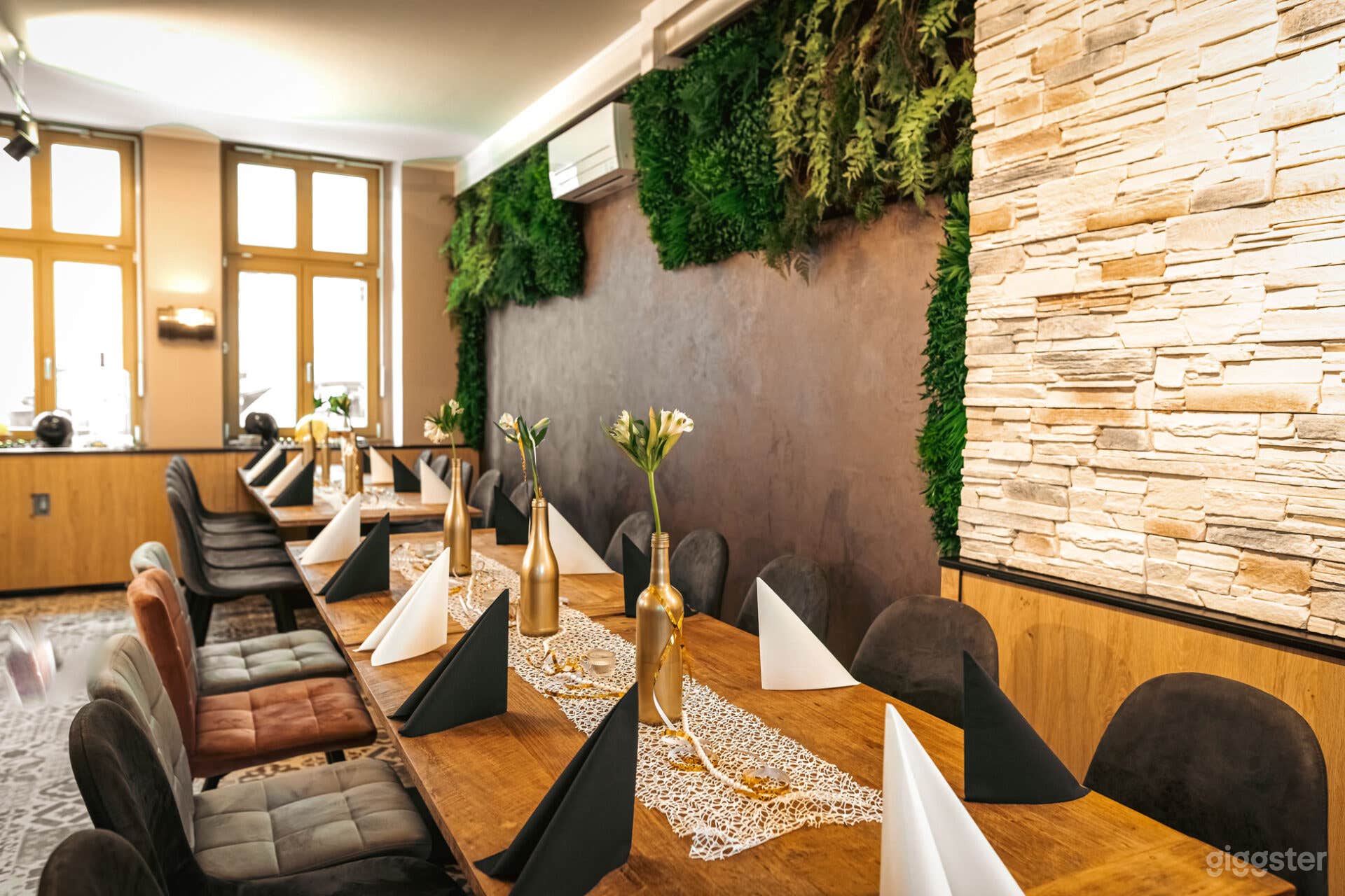 Eleganter Veranstaltungsraum mit Catering-Buffet in Magdeburg Foto 3