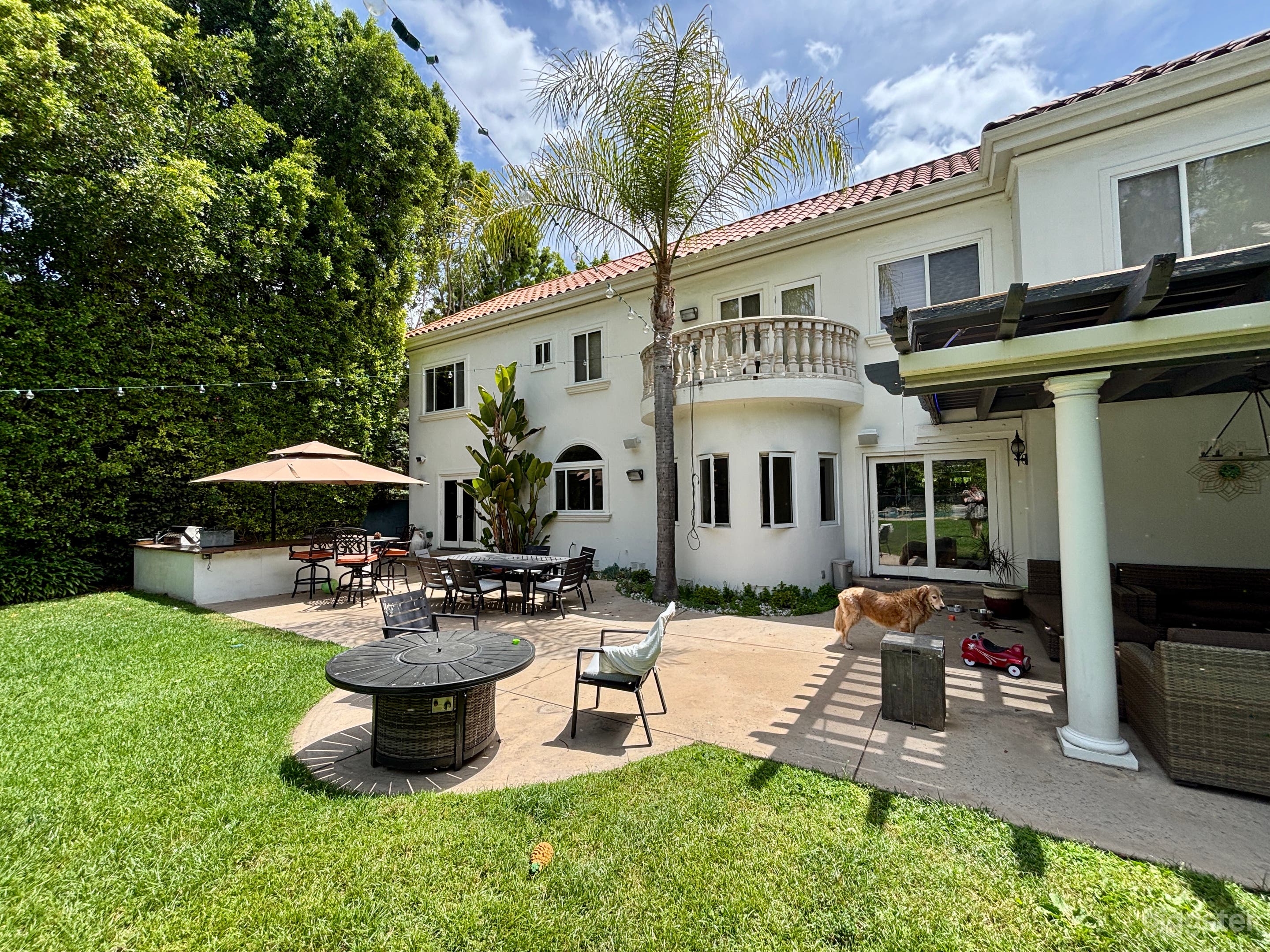 Grand Mansion Pool Sport Court and Garden Photo 1