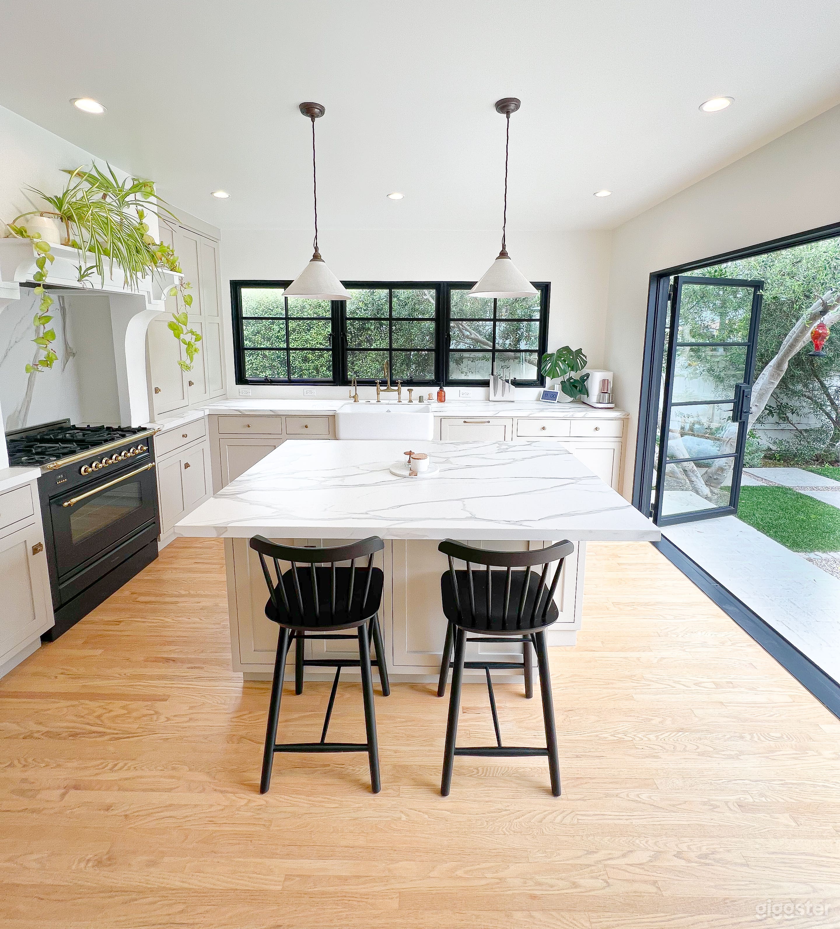 French Cottage with Designer Kitchen &amp; Yard Photo 1