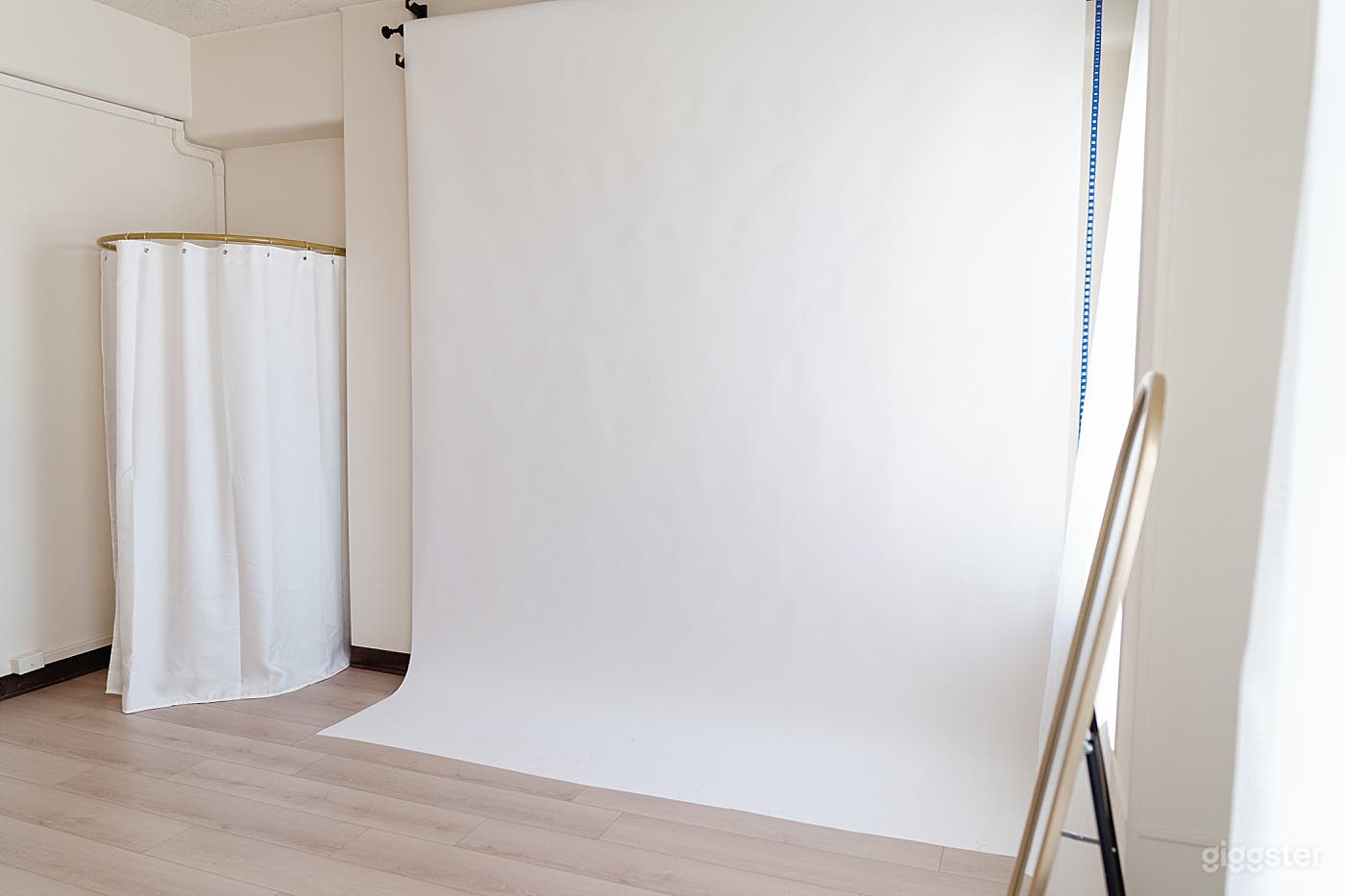 We now also have a small sofa in the space to use. 