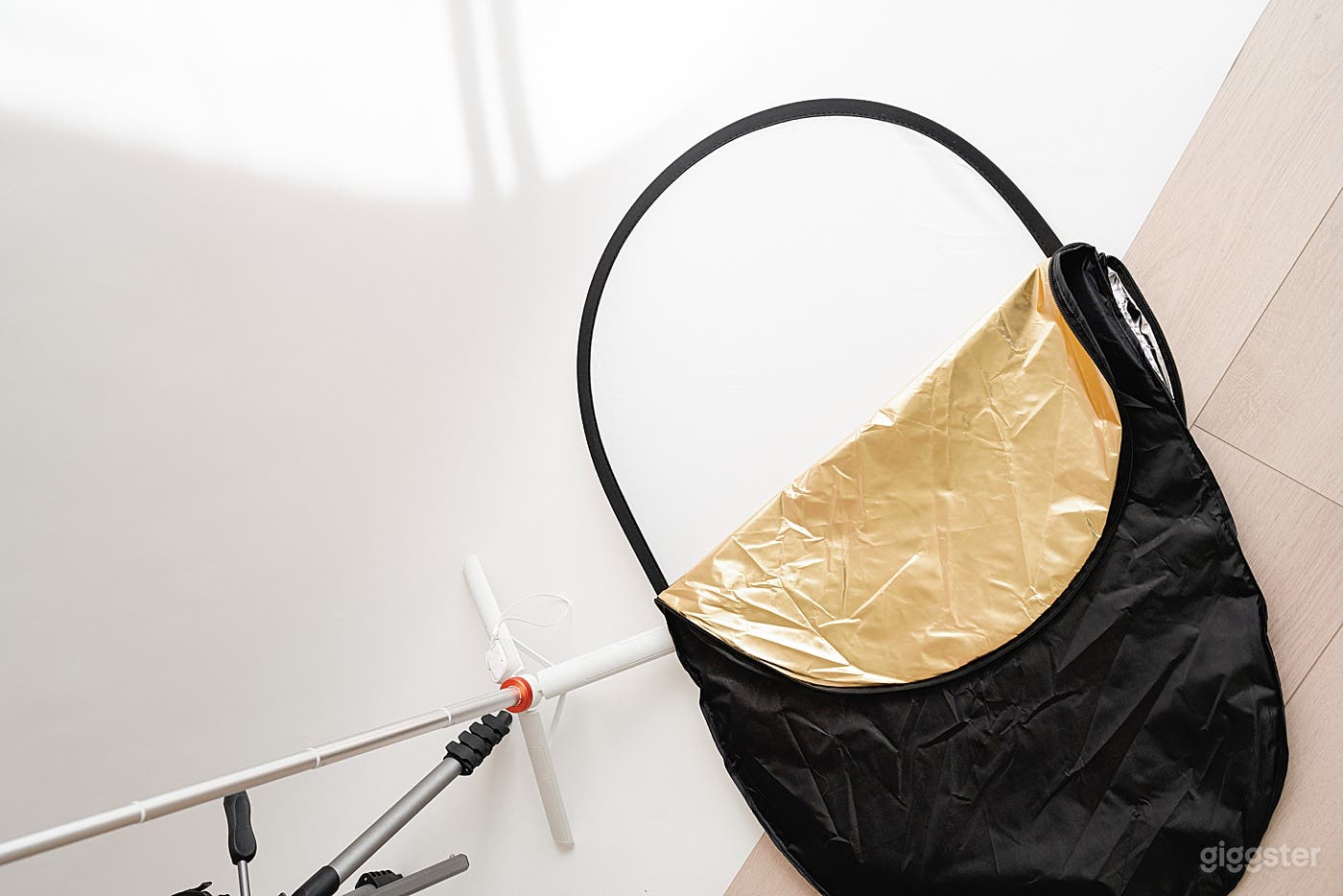 The Sunlit Studio  Photo 3