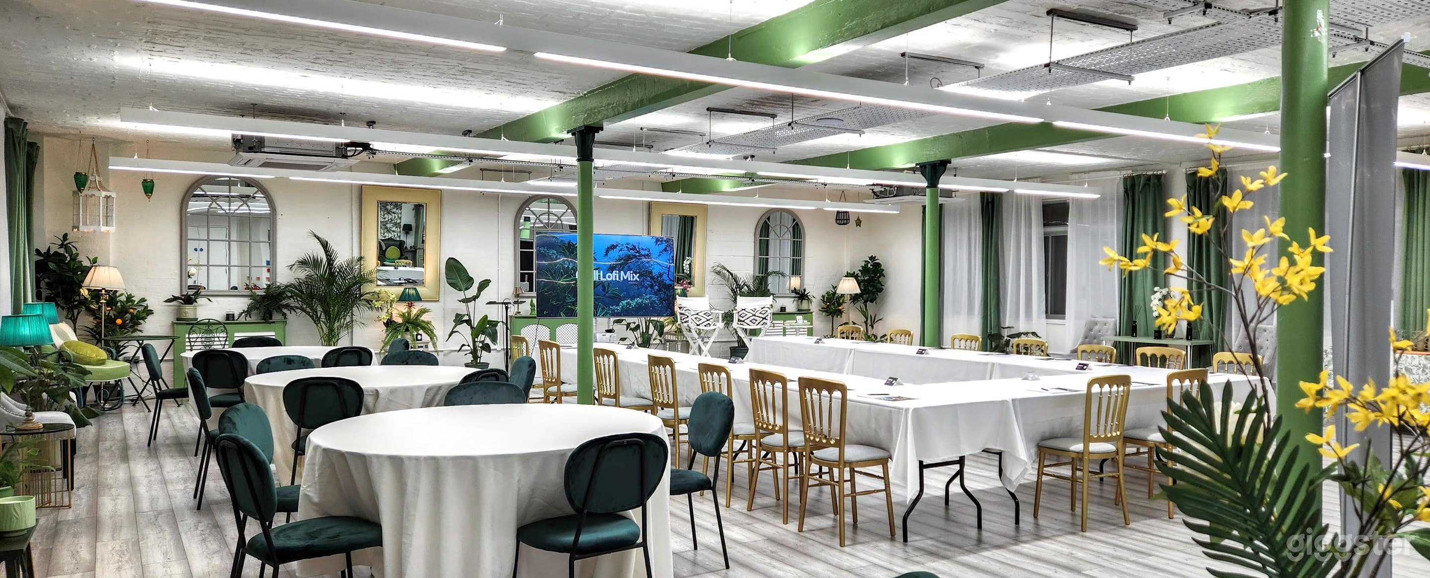 The Palm Room Photo 2