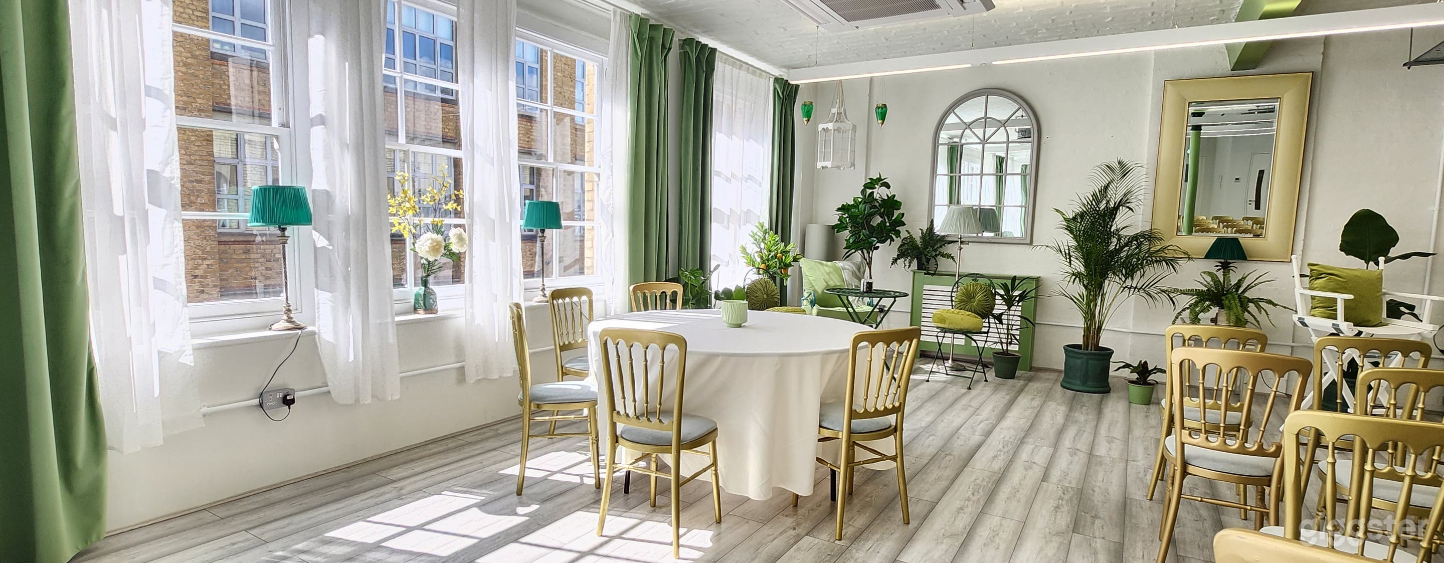 The Palm Room Photo 1