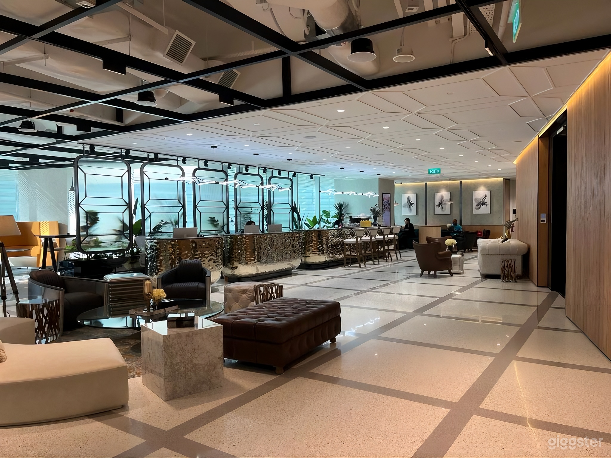 Luxurious and Large Coworking Space Photo 4