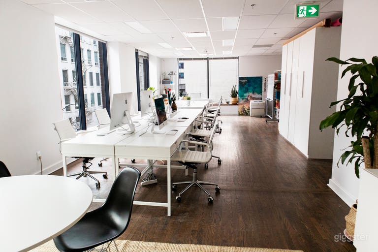  Bright Open Concept downtown Office / Shoot Space 