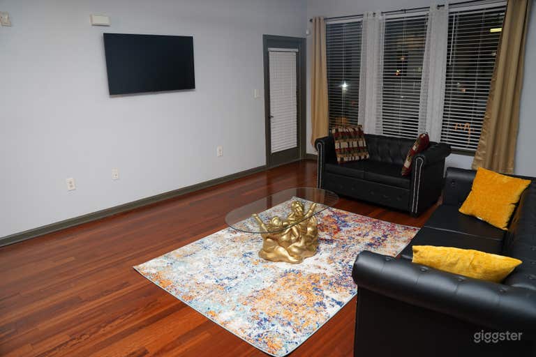  PRIME CITY LIVING WITH A LUXURIOUS TOUCH 