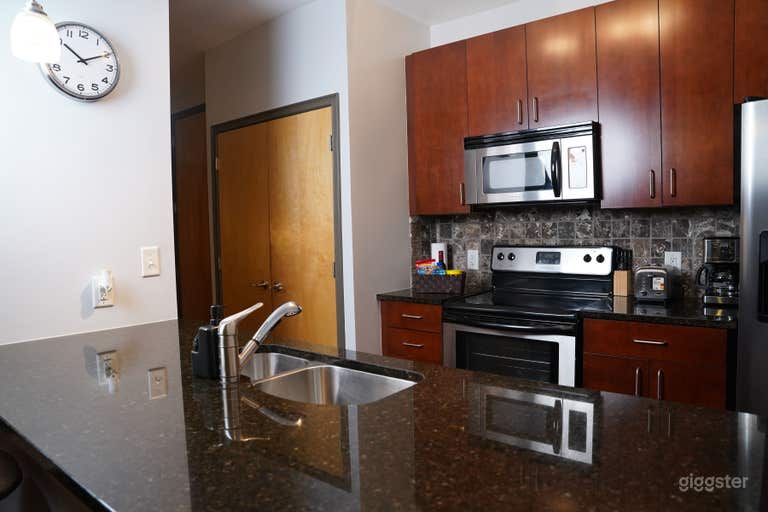  PRIME CITY LIVING WITH A LUXURIOUS TOUCH 