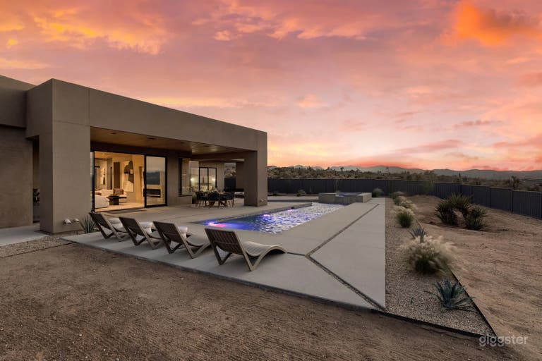  Sunstill | Modern w Custom Pool, Spa, Views 