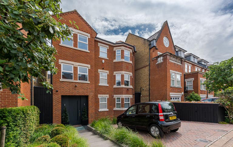  Roseneath House in Clapham With Indoor Spa and Bar 