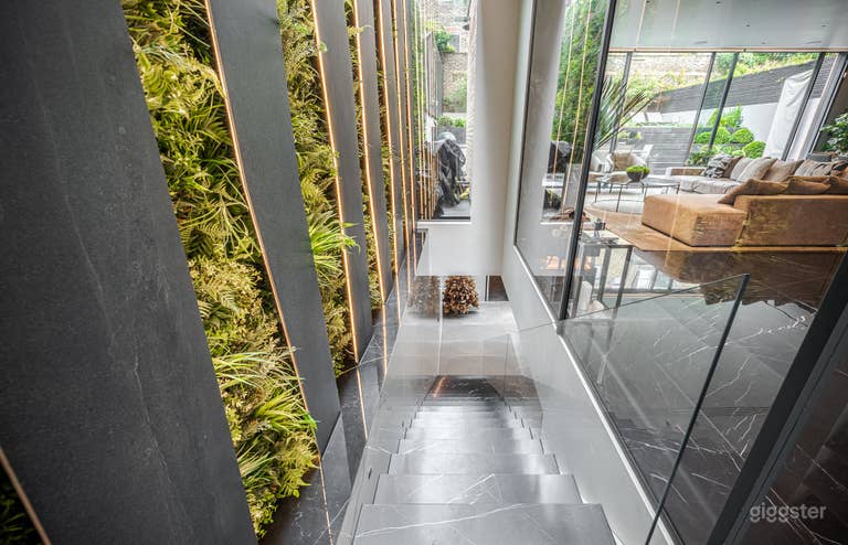  Roseneath House in Clapham With Indoor Spa and Bar 