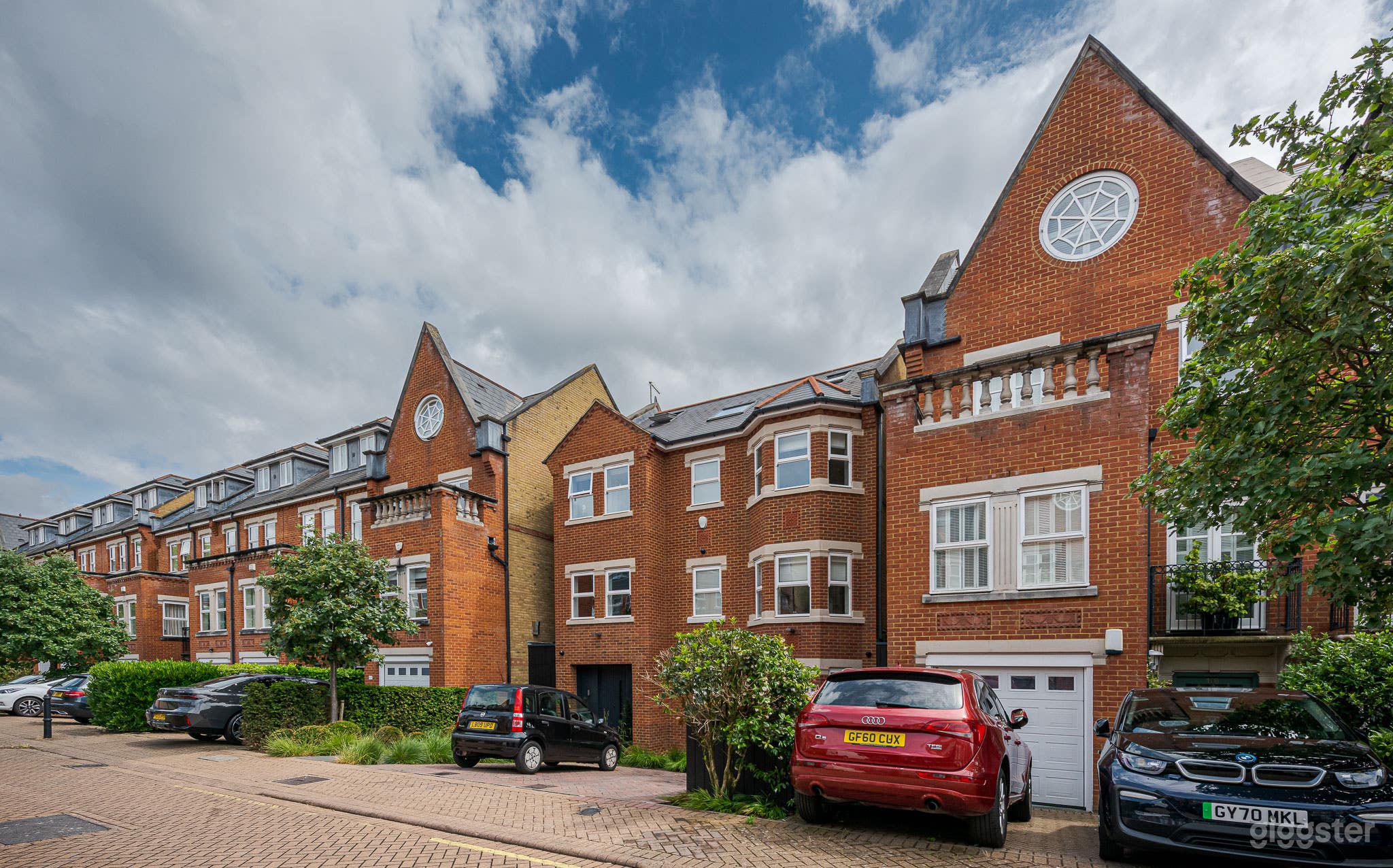 Roseneath House in Clapham With Indoor Spa and Bar Photo 2