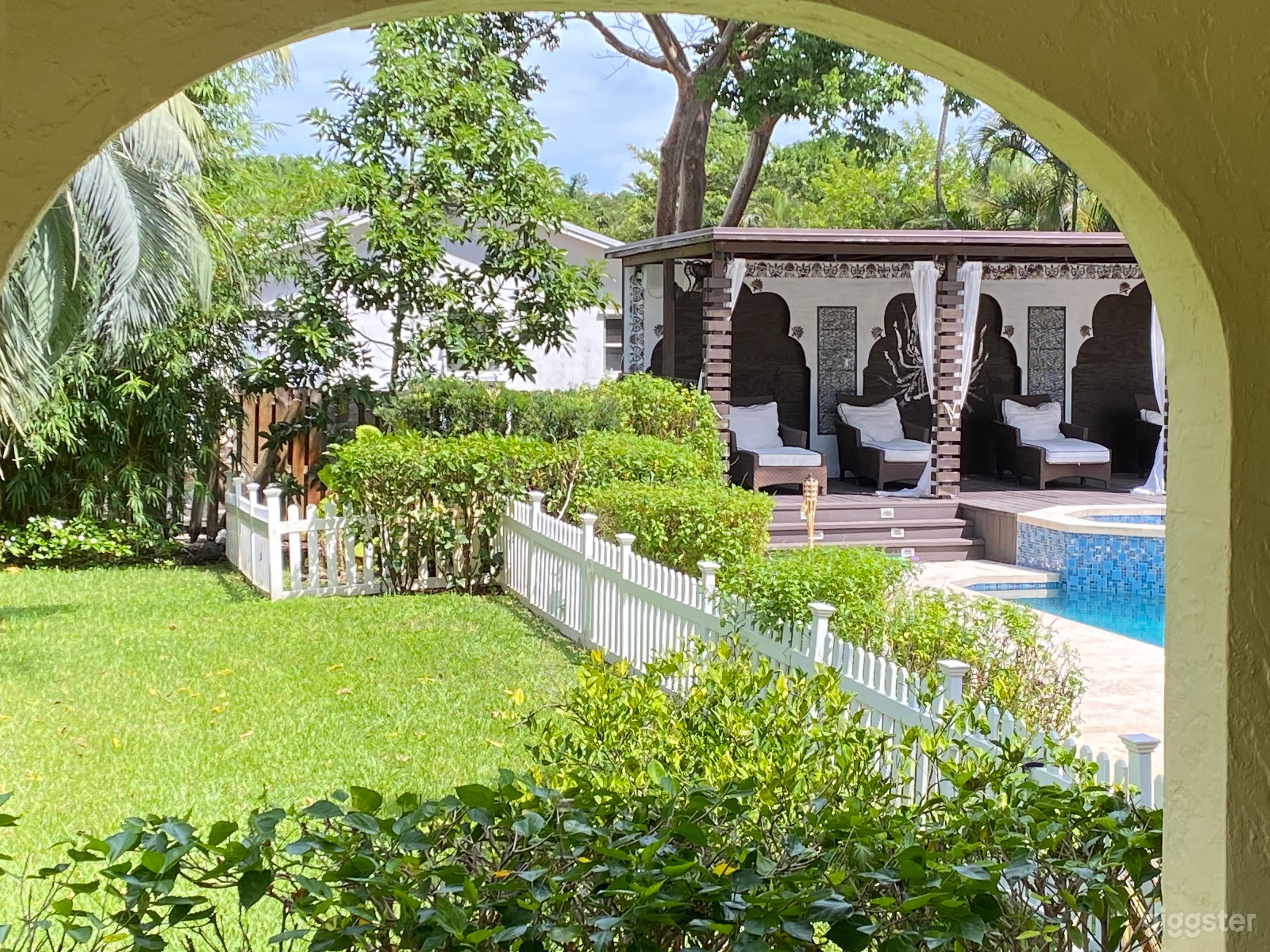 Serene Pool and Yard with a State of the Art Surround Sound Wonderful for Entreatment  or Relaxation