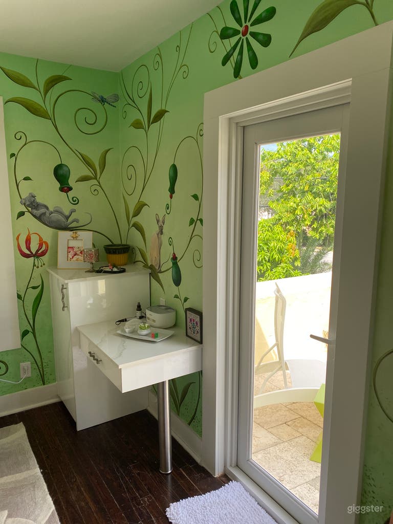  Whimsical Room with a Kitchenette, private terrace overlooking pool 