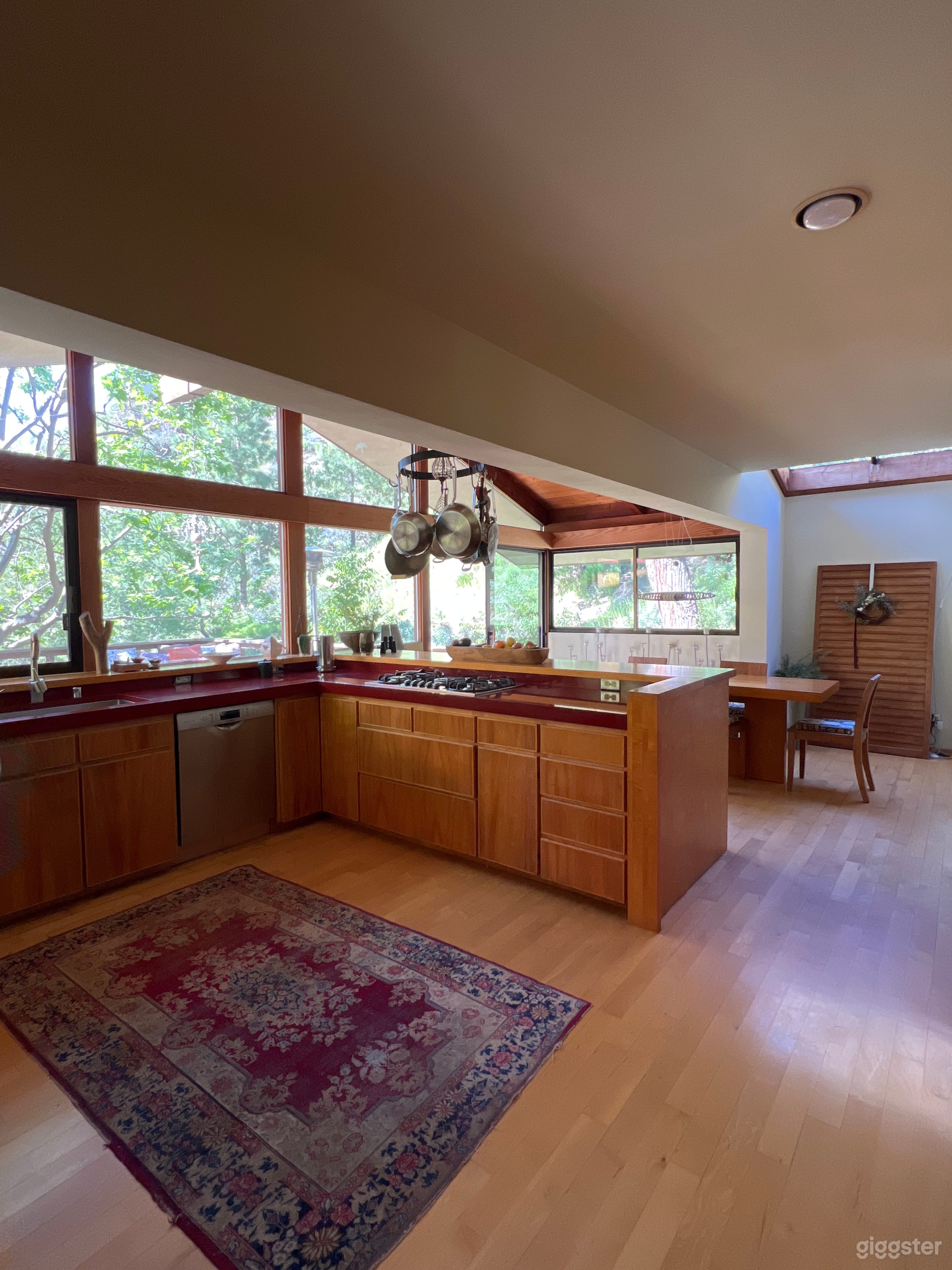 Mid Century Modern Hidden Beach Cabin Photo 4