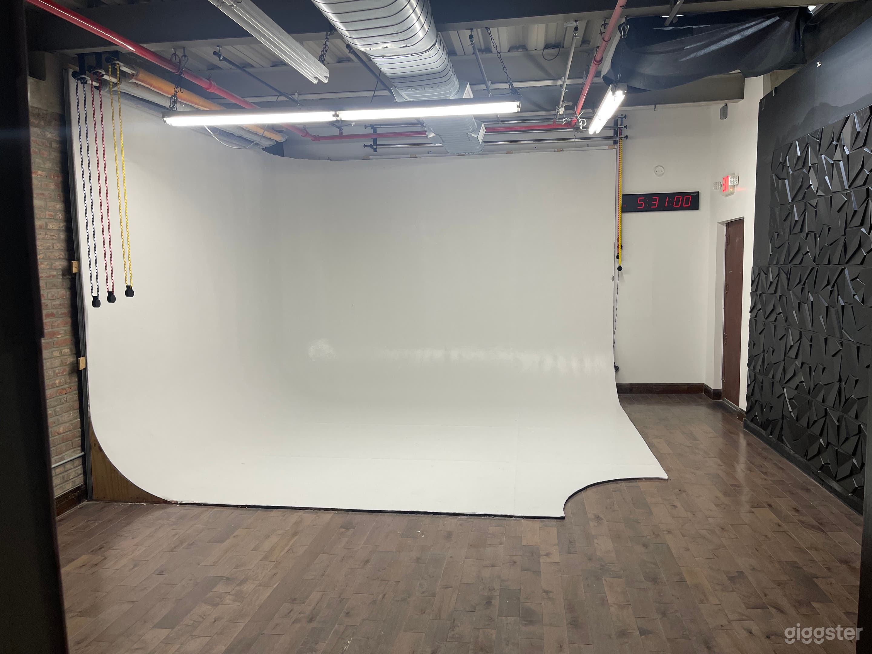 Unique and Elegant Venue Photo 4