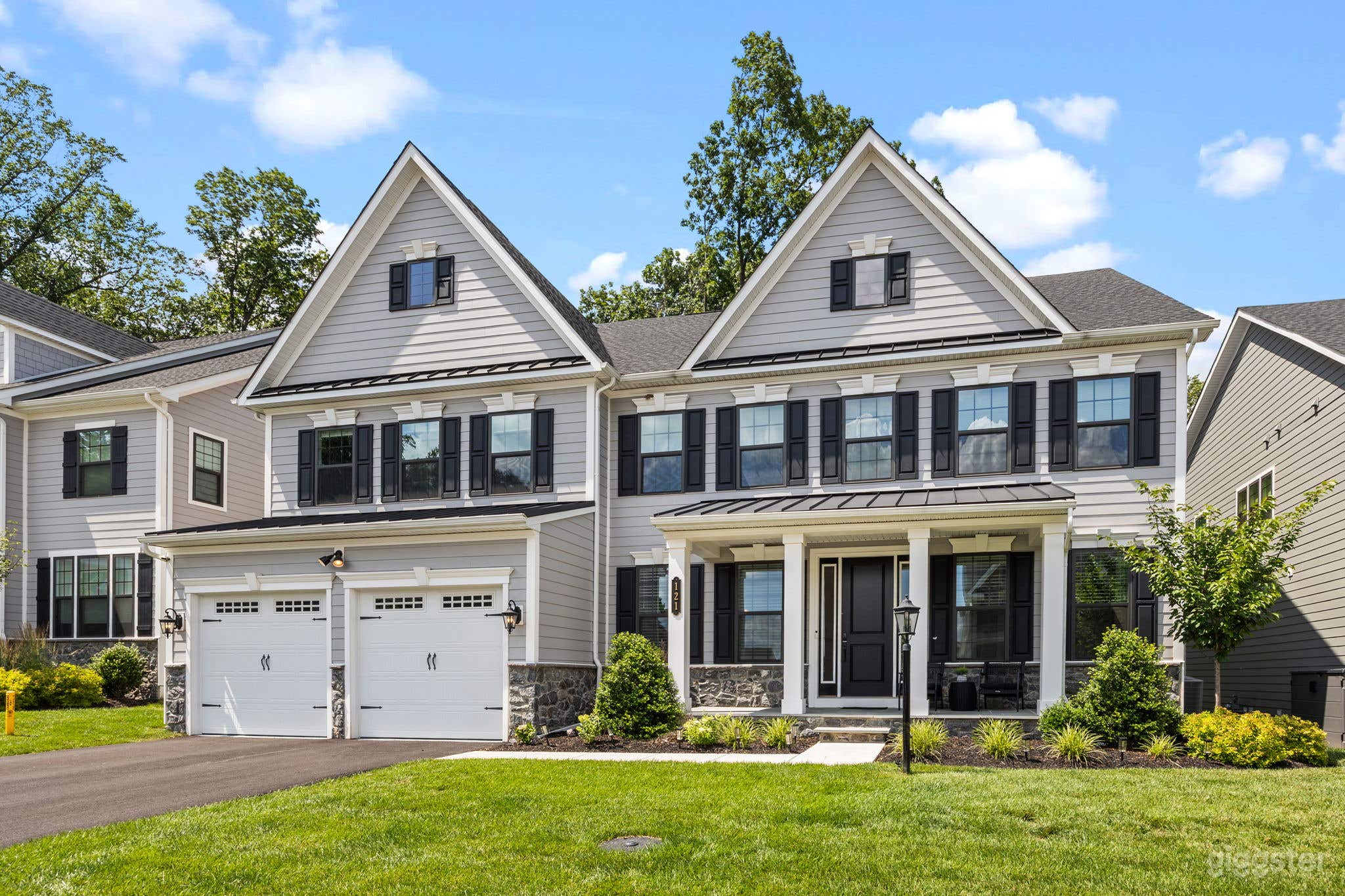 Modern and Fresh Large Suburban Home Photo 1