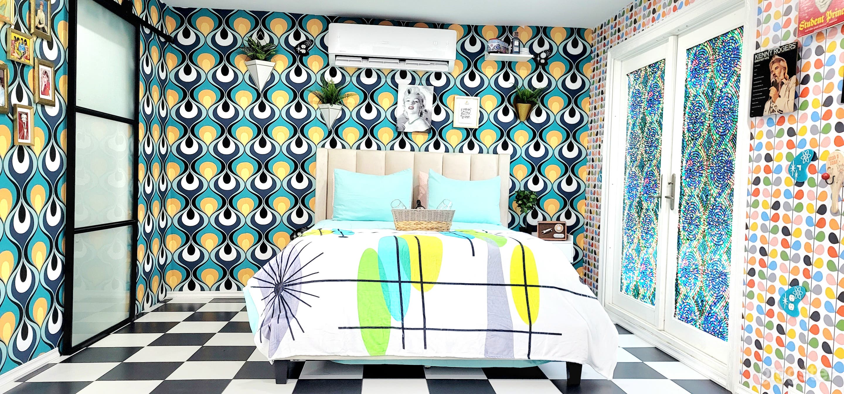 TRAVEL BACK IN TIME IN A MID CENTURY TINY HOME. Photo 3