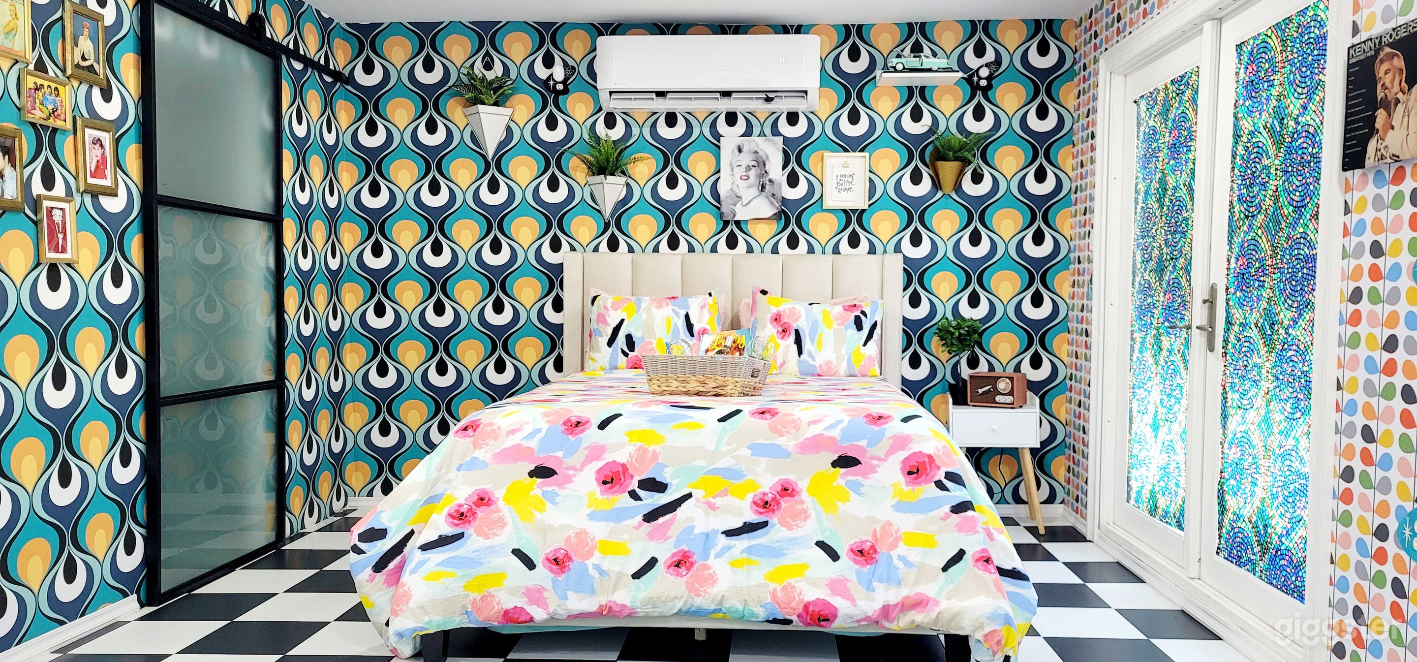 TRAVEL BACK IN TIME IN A MID CENTURY TINY HOME. Photo 2