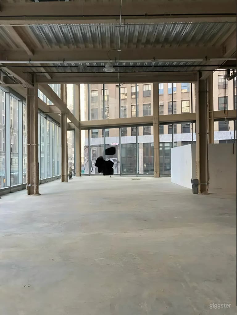  Spacious Event Venue with Skyline Views 