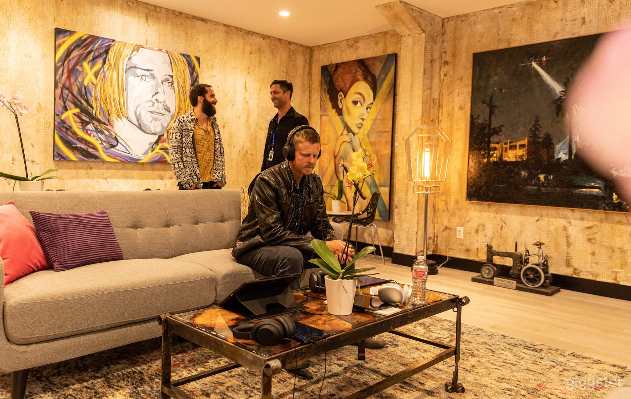 Atmos Studio Lounge Photo 2