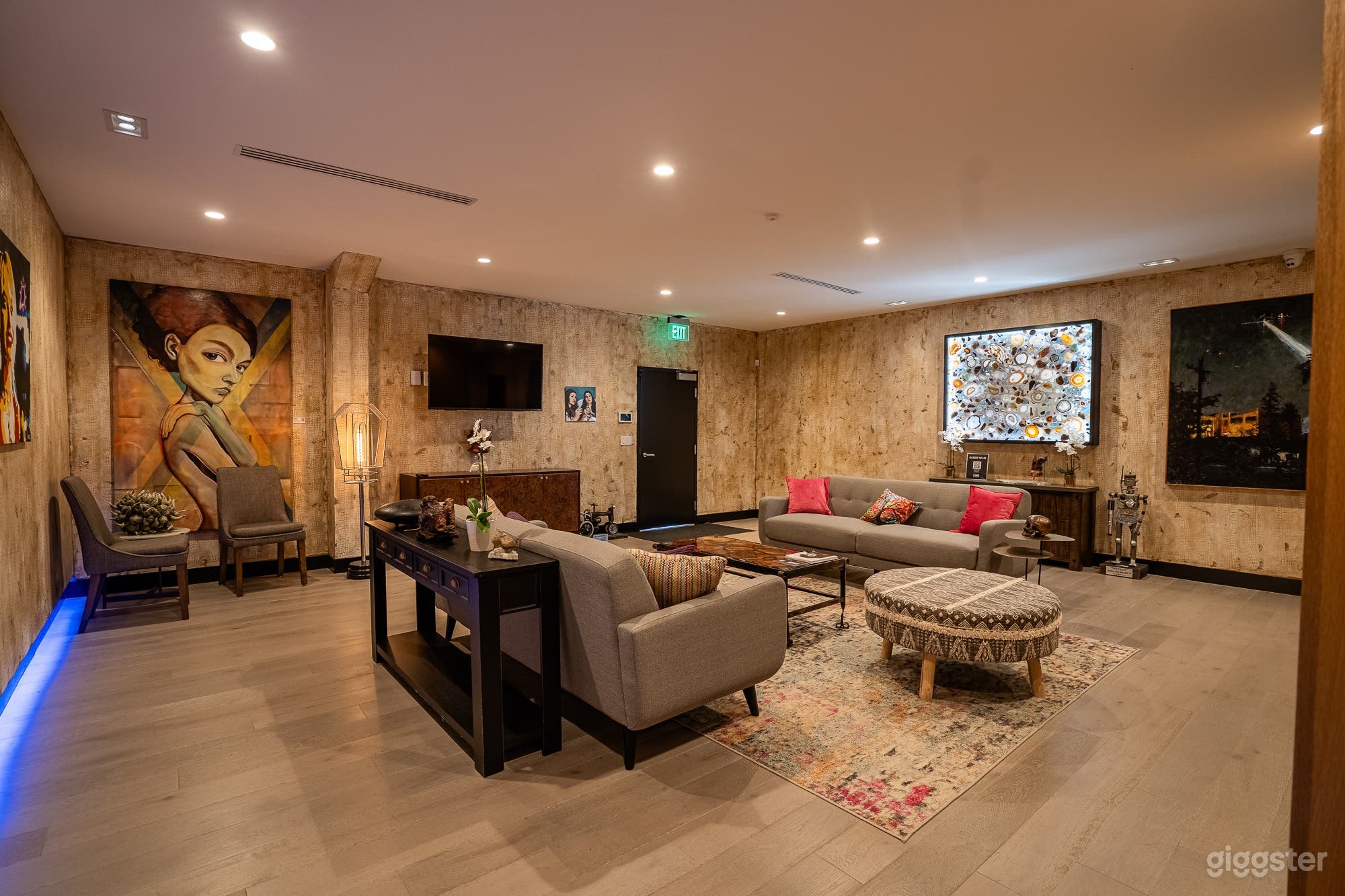 Atmos Studio Lounge Photo 1