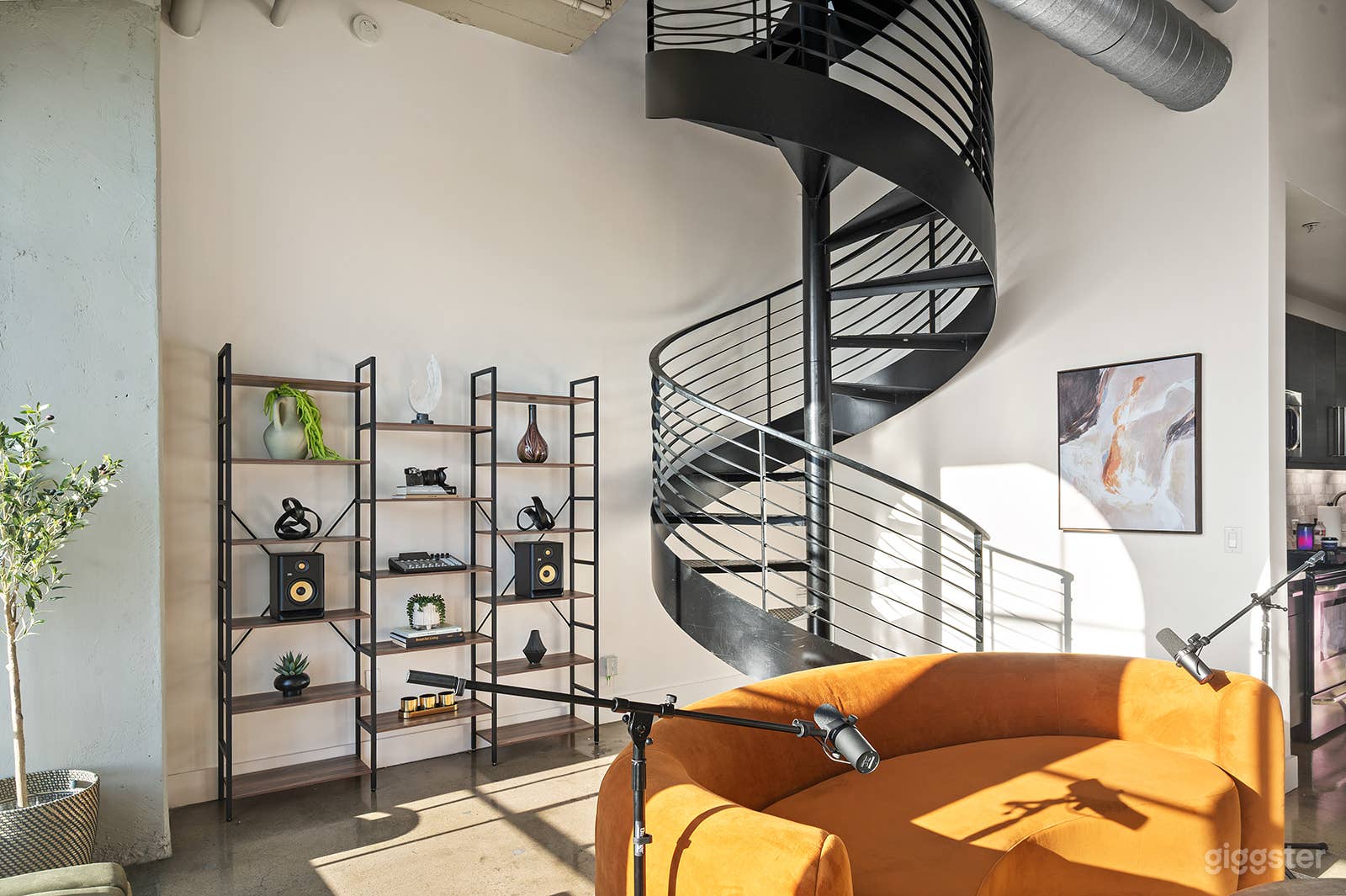 Aura House Studios- Sky Loft Photo 4