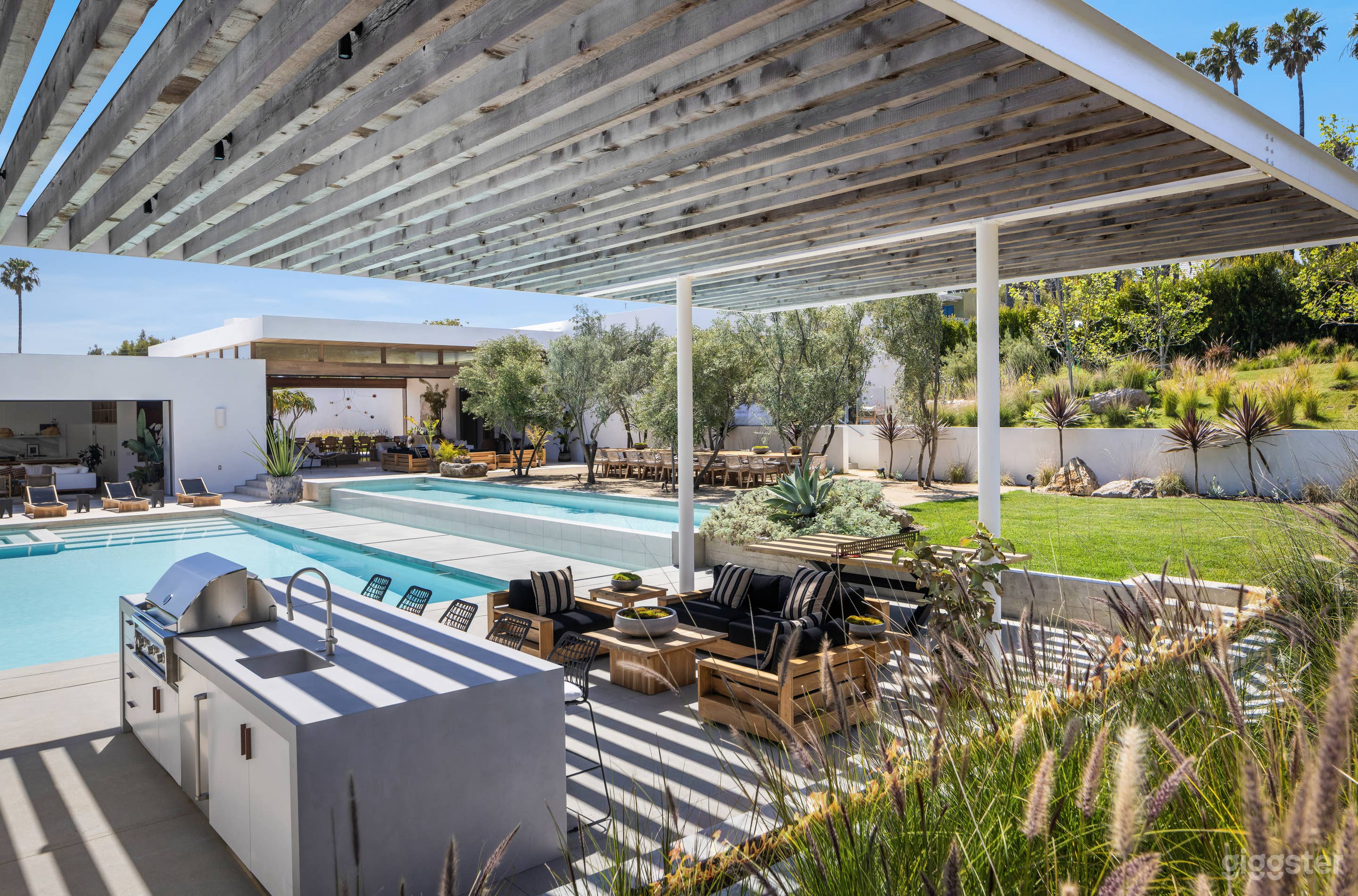 Modern Indoor/Outdoor Living in Malibu Photo 3